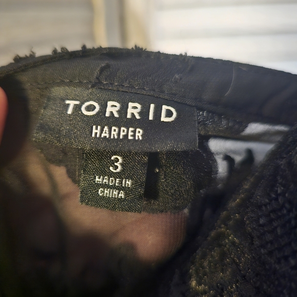 Torrid black lace like over blouse - Picture 4 of 5